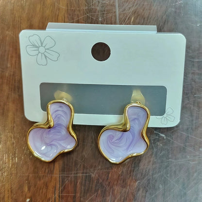 Boucles d'oreilles abstraites en forme de nuage blanc