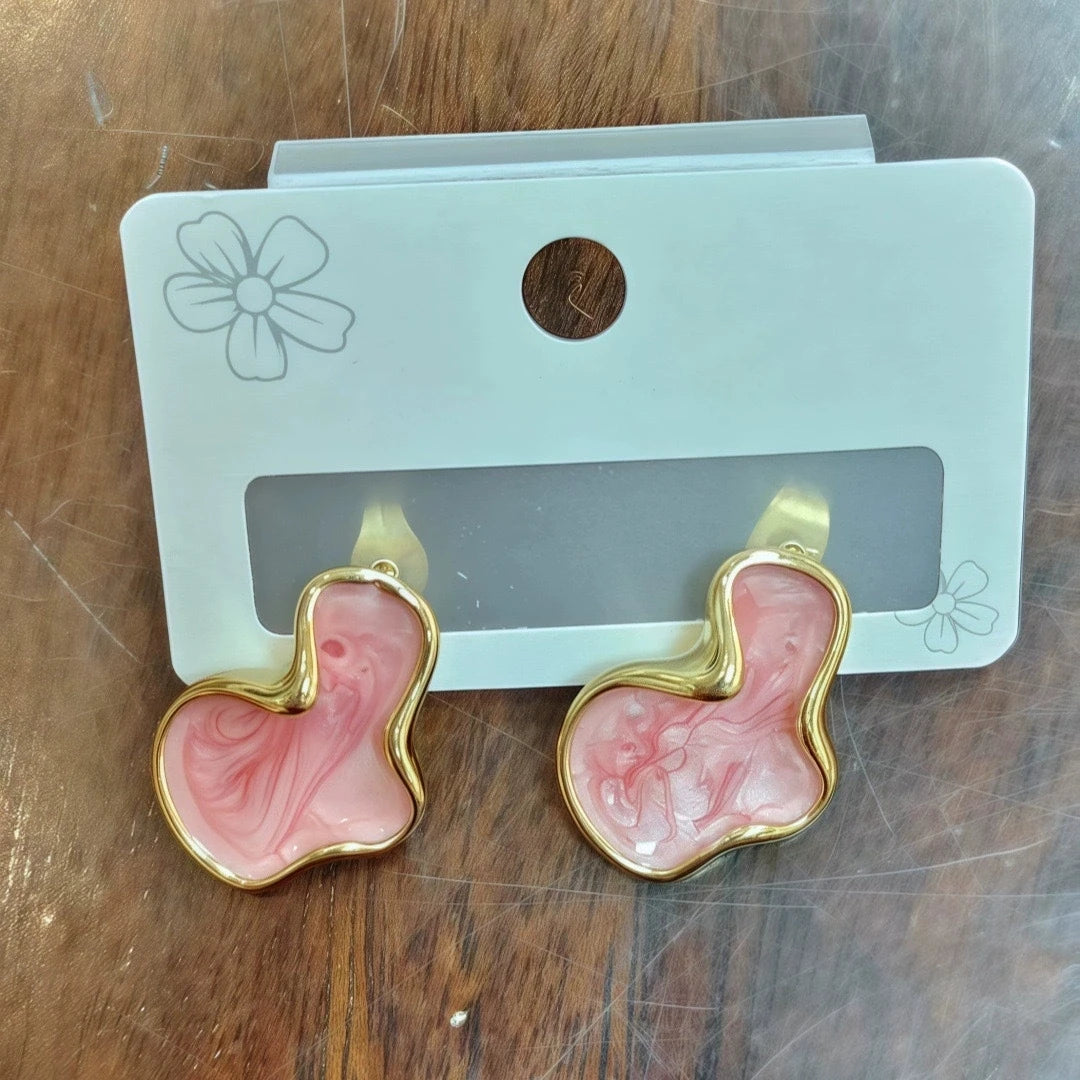 Boucles d'oreilles abstraites en forme de nuage blanc