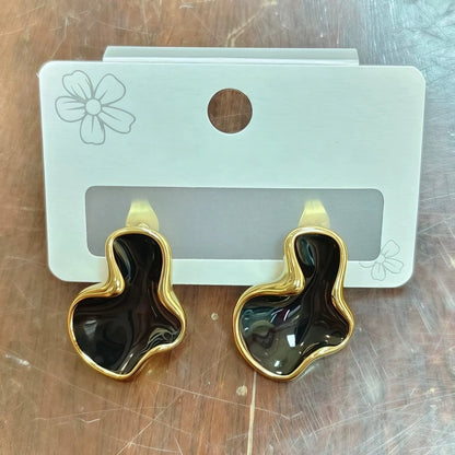 Boucles d'oreilles abstraites en forme de nuage blanc